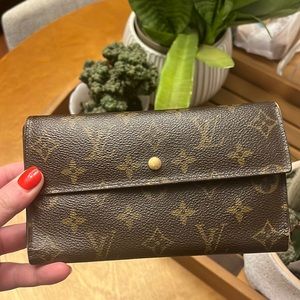 Louis Vuitton Vintage International Monogram Wallet